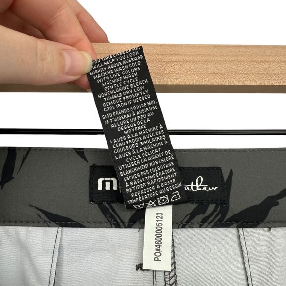 Travis Mathew Golf Shorts Size 36 You Won’t Grey Pinstripe Leaves Performance - Picture 10 of 13